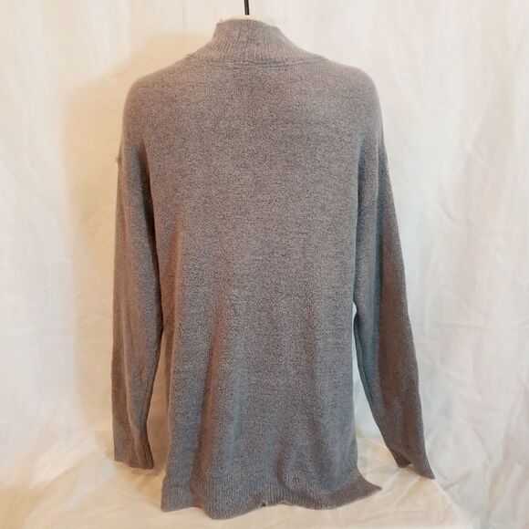 SWEATER SALE 3/$30 RDI Grey V-Neck Sweater - Picture 4 of 6